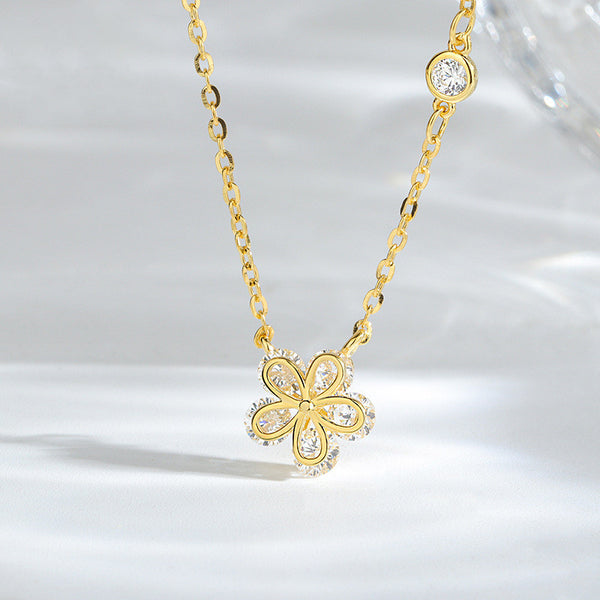 Dainty Flower Pendant Necklace