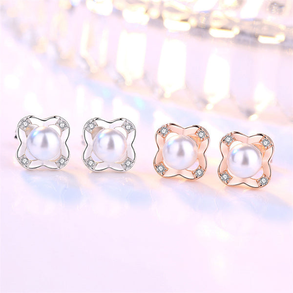 Four Leaf Clover Pearl stud Earrings