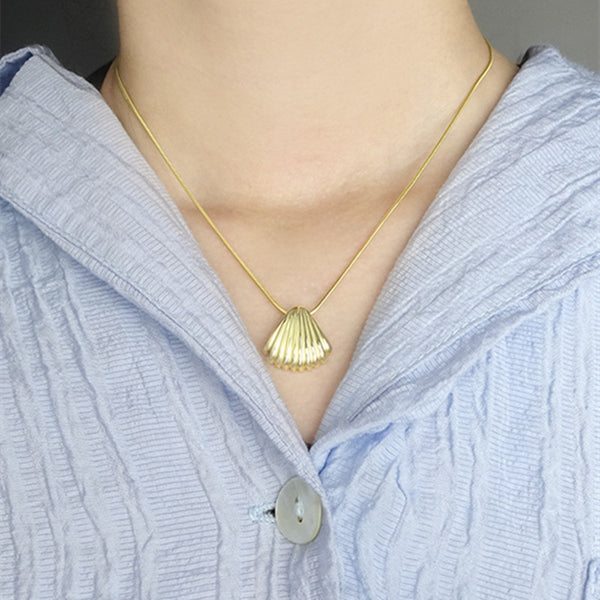 Dainty Seashell Pendant Necklace