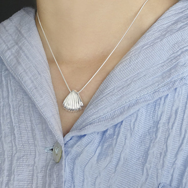 Dainty Seashell Pendant Necklace