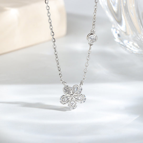 Dainty Flower Pendant Necklace