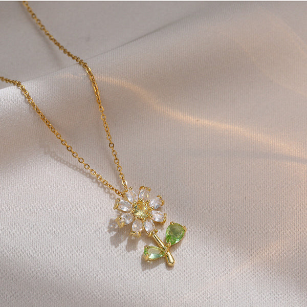 Dainty Flower Pendant Necklace