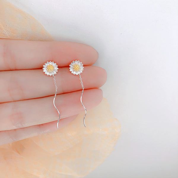 Daisy Flower Threader Earrings