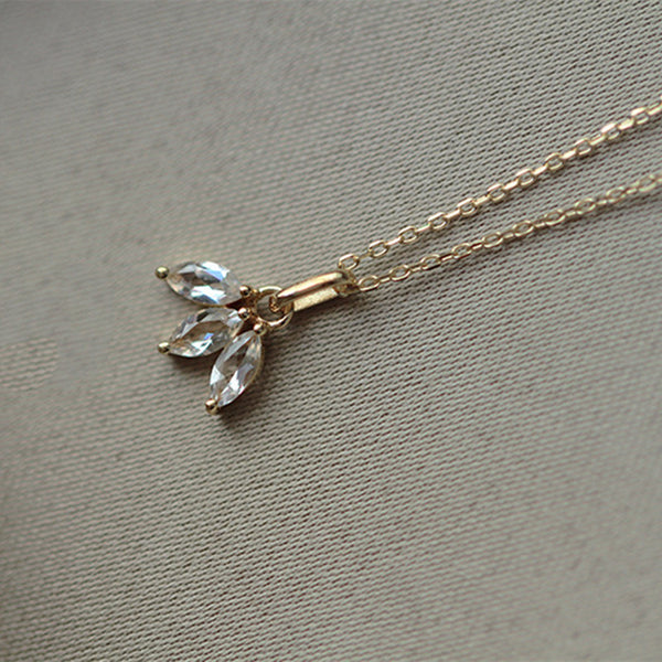 Tripetal Flower Pendant Necklace