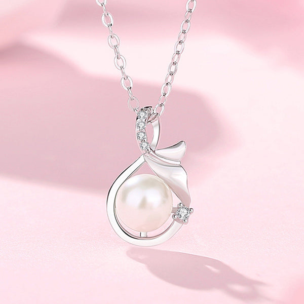 Pearl Fishtail Pendant Necklace