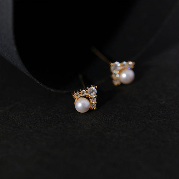 Pearl Letter V Stud Earrings