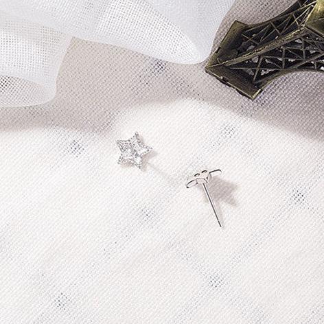 Dainty Star Stud Earrings