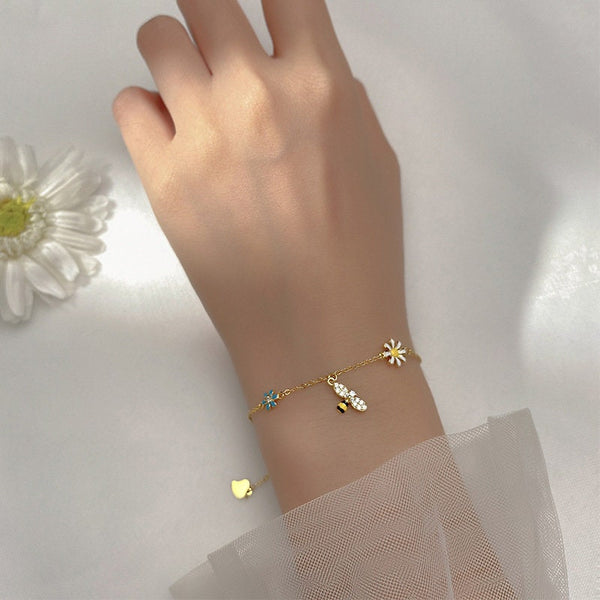 Daisy Flower Bee Charm Stacking Bracelet